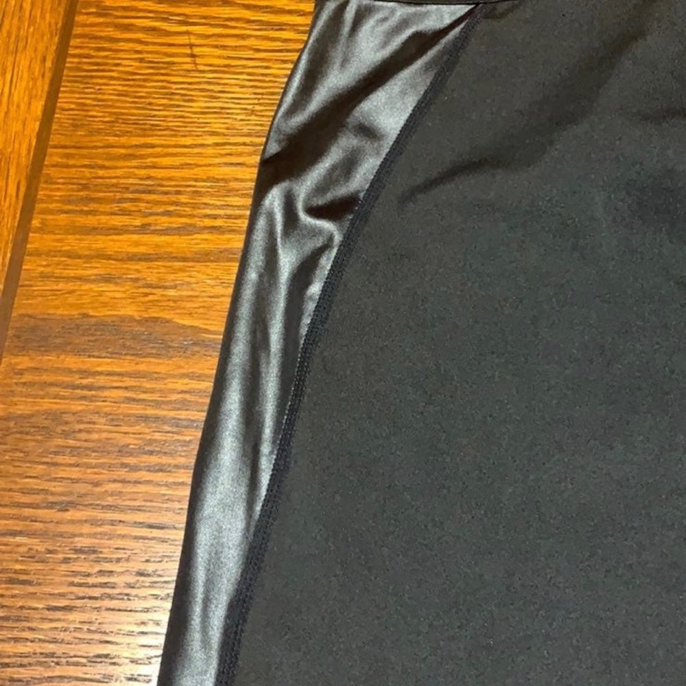 therapy performance strech leggings. - Picture 4 of 7